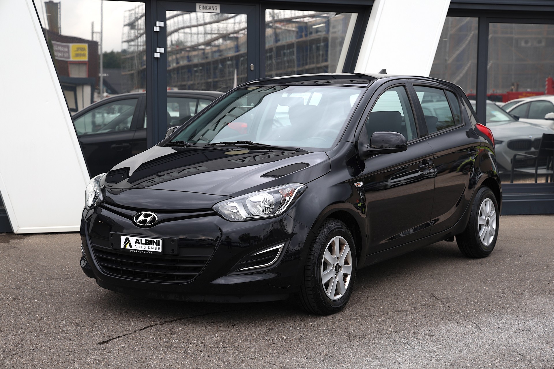 HYUNDAI i20-showroom-element-1