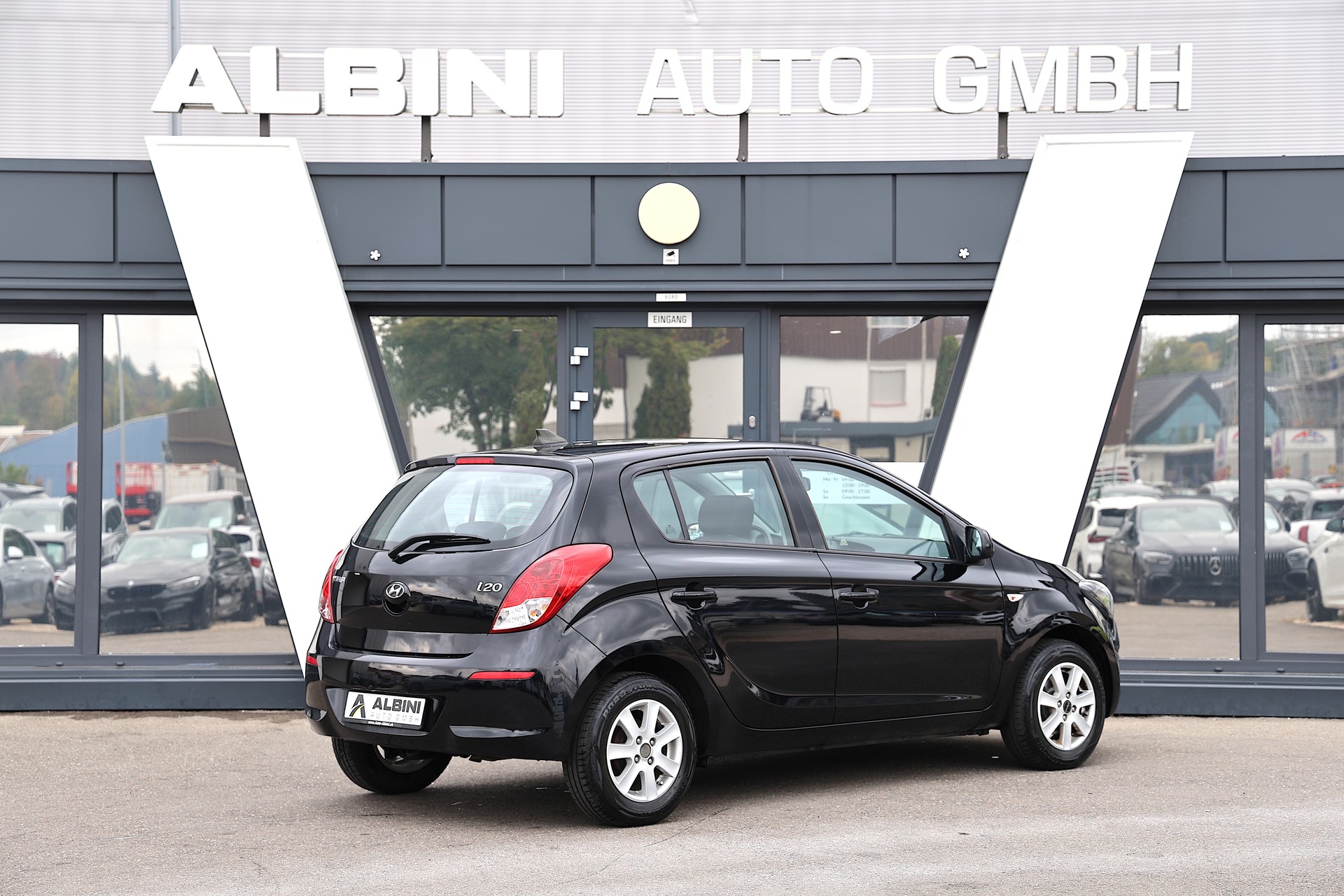 HYUNDAI i20-showroom-element-3