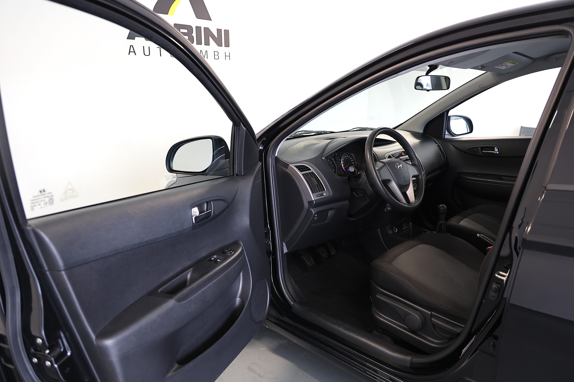 HYUNDAI i20-image-5