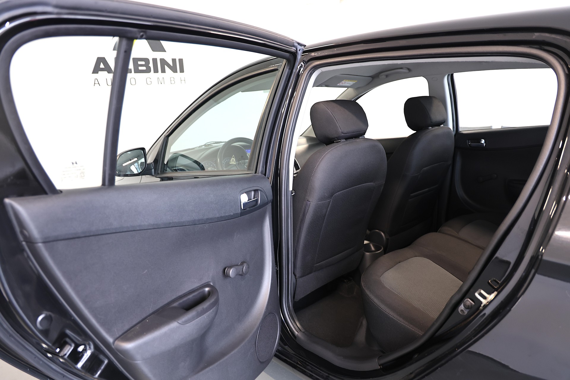 HYUNDAI i20-image-14