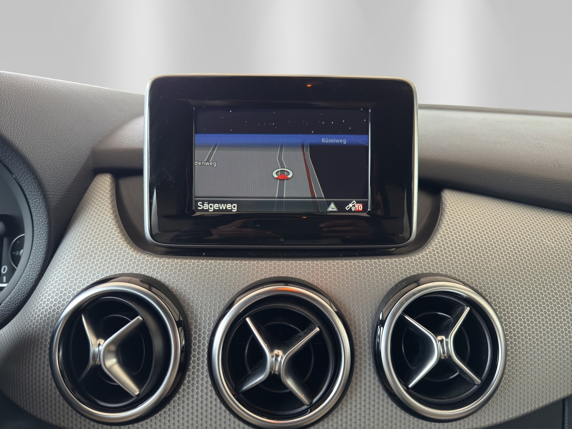 MERCEDES-BENZ B 250 7G-DCT-image-11