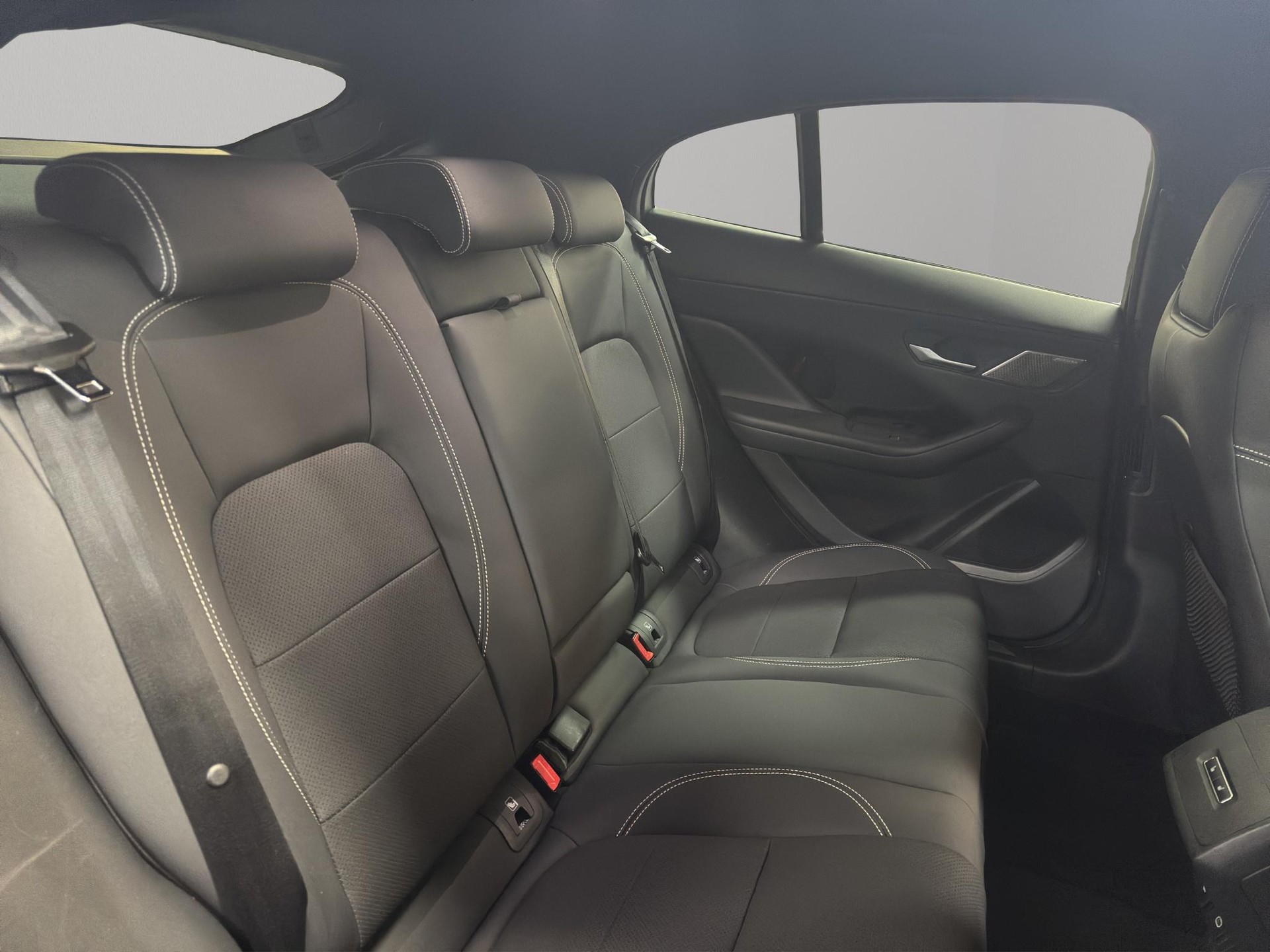 JAGUAR I-Pace EV400 S AWD-image-11