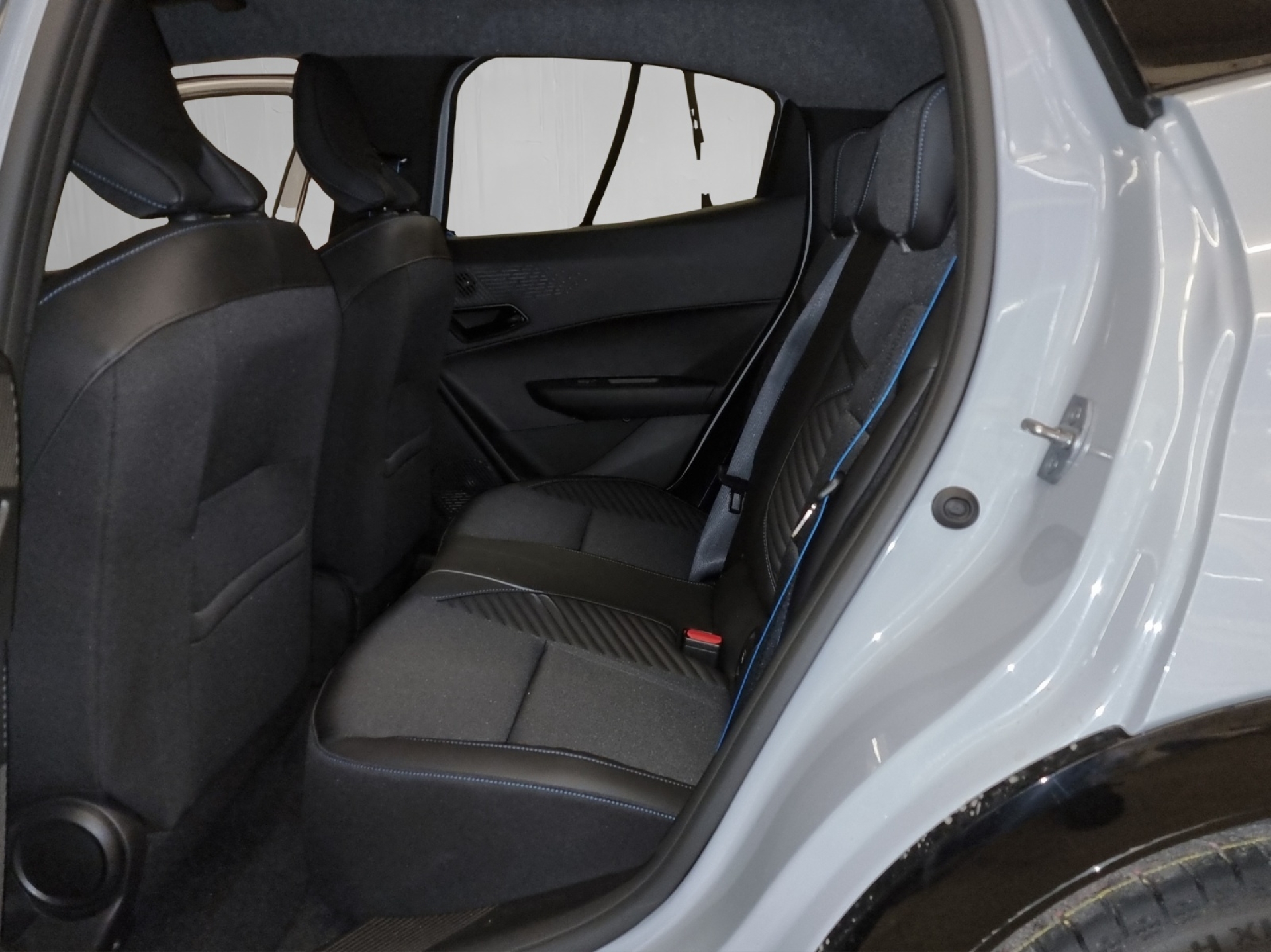 RENAULT Clio 1.8 E-Tech esprit Alpine-image-7