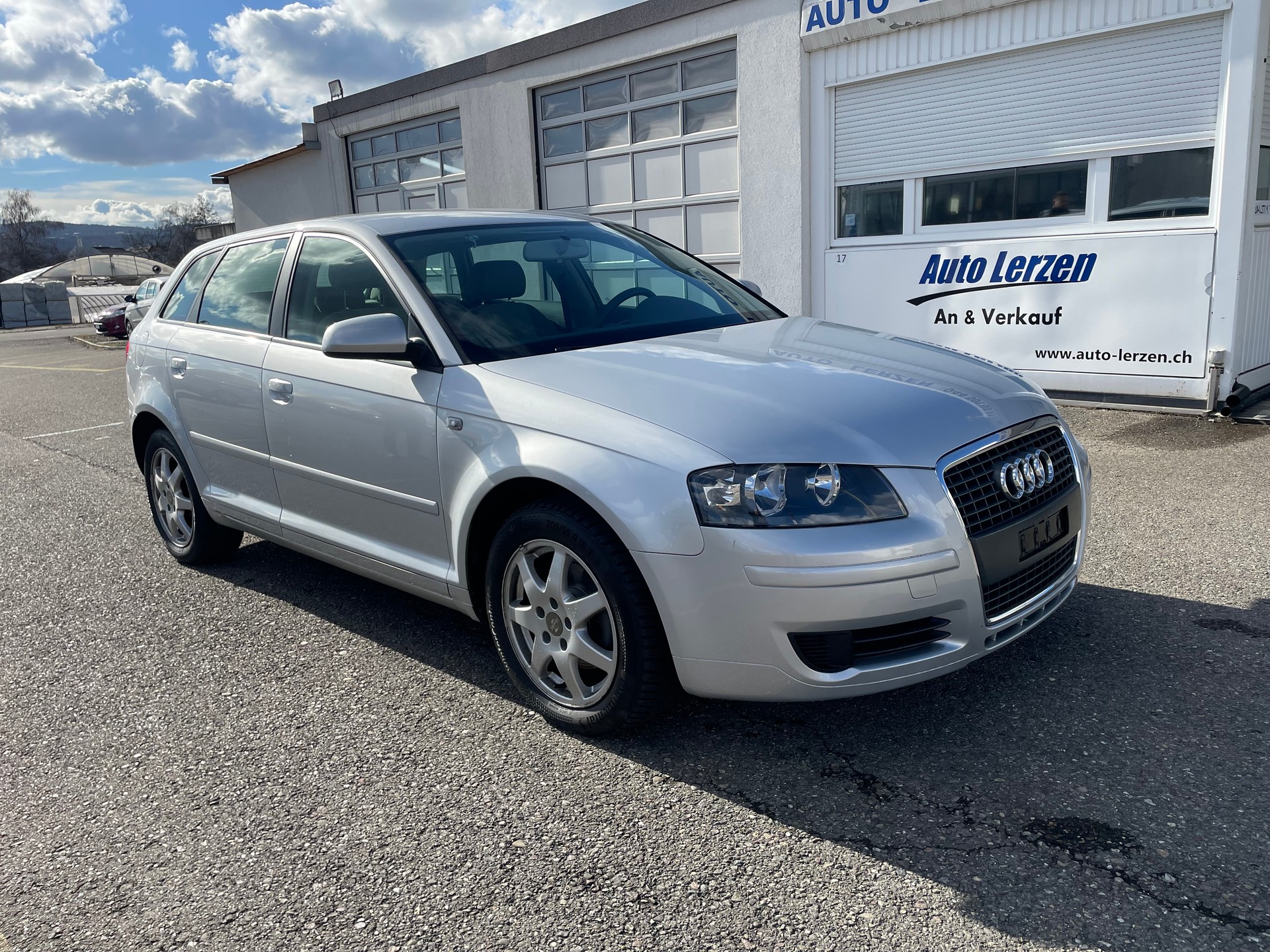 AUDI A3 Sportback 1.8 Turbo FSI Attraction-image-0
