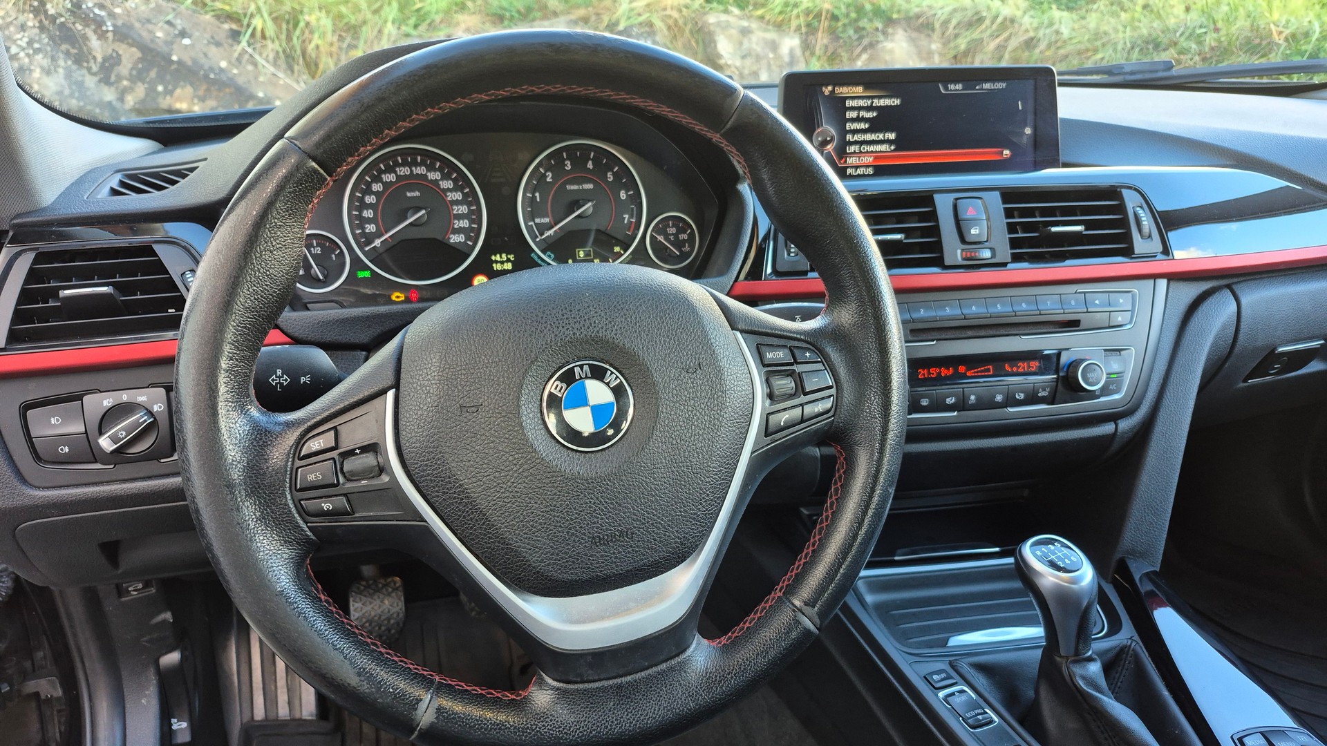 BMW 328i xDrive Touring Sport Line-image-7