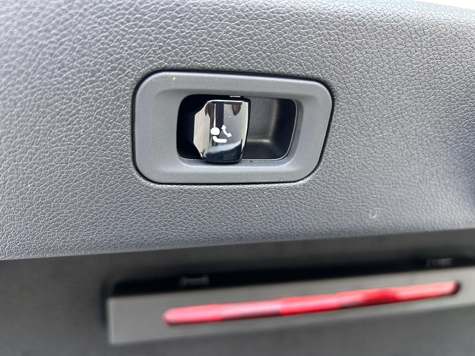 MERCEDES-BENZ CLA 220 4Matic 8G-DCT-image-11