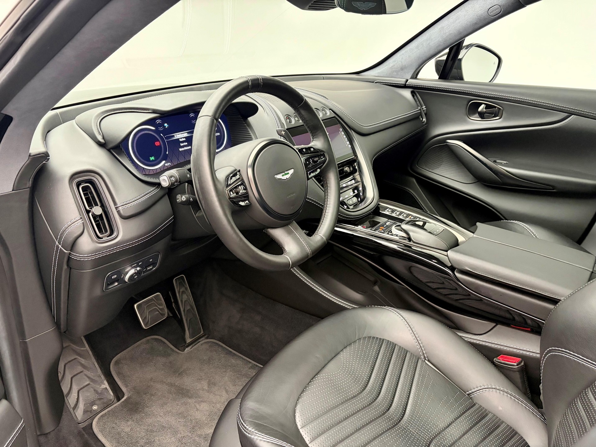 ASTON MARTIN DBX 4.0 V8 Bi-Turbo-image-2