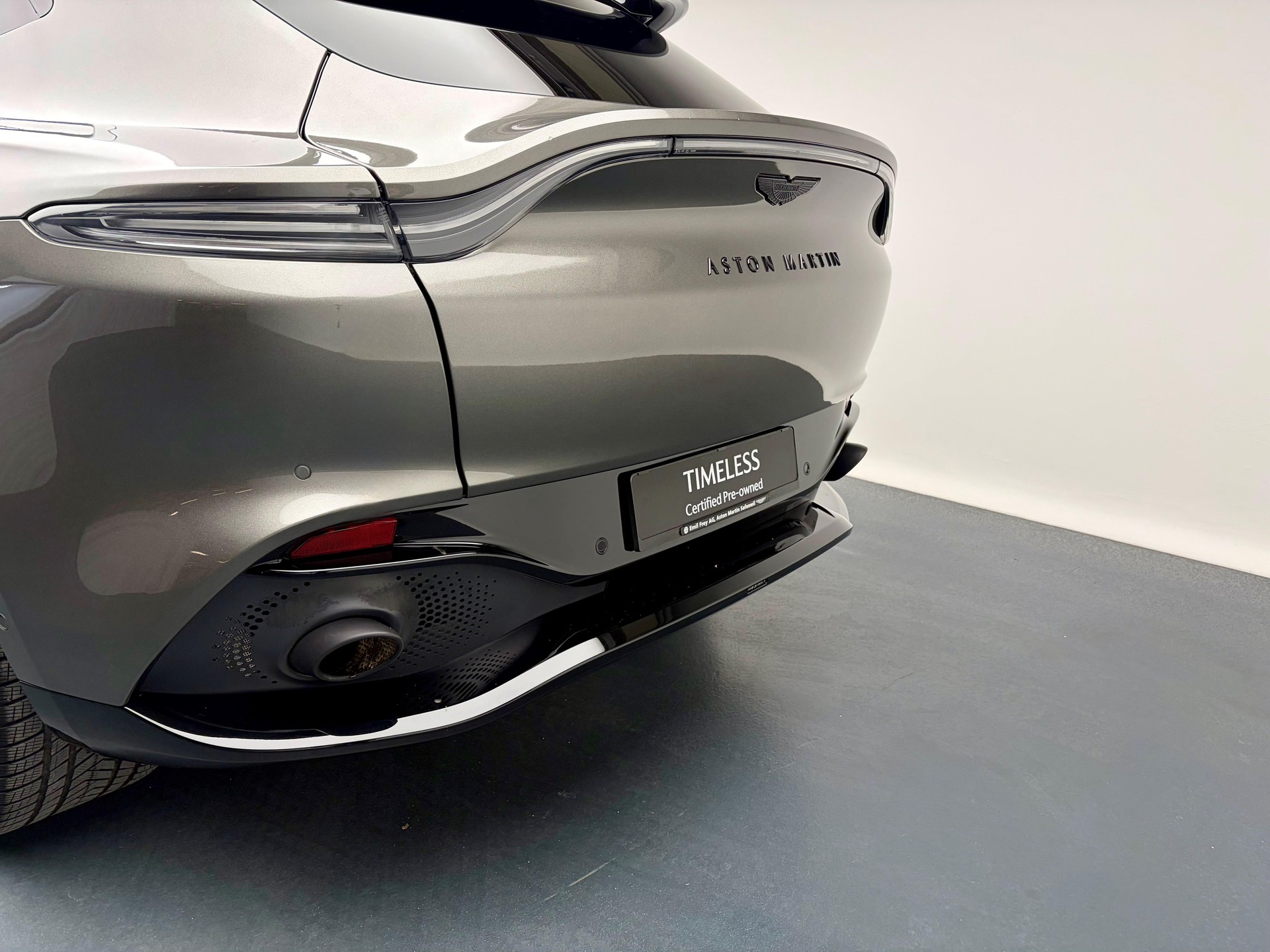 ASTON MARTIN DBX 4.0 V8 Bi-Turbo-image-18