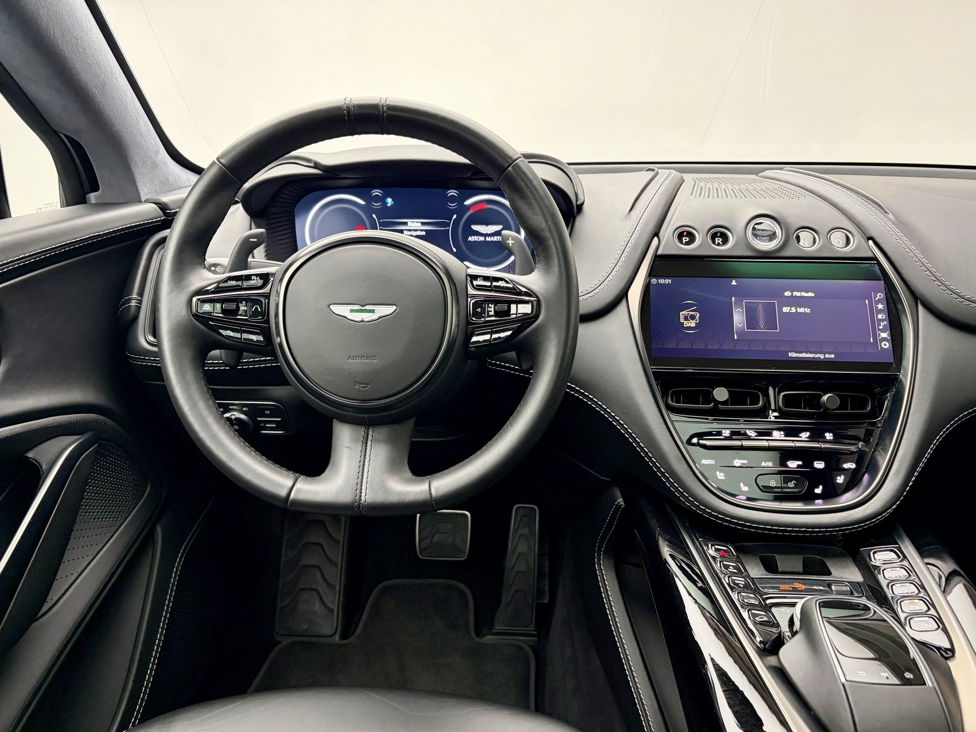 ASTON MARTIN DBX 4.0 V8 Bi-Turbo-image-3