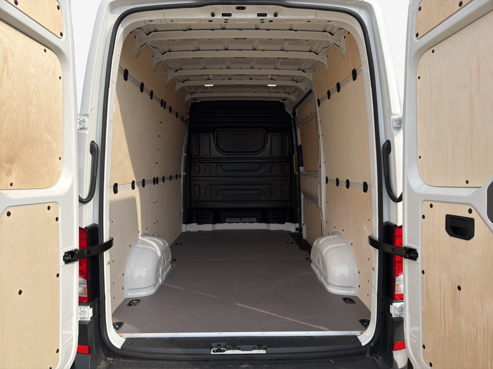 VW Crafter 35 2.0 TDI Entry L3 A-image-12