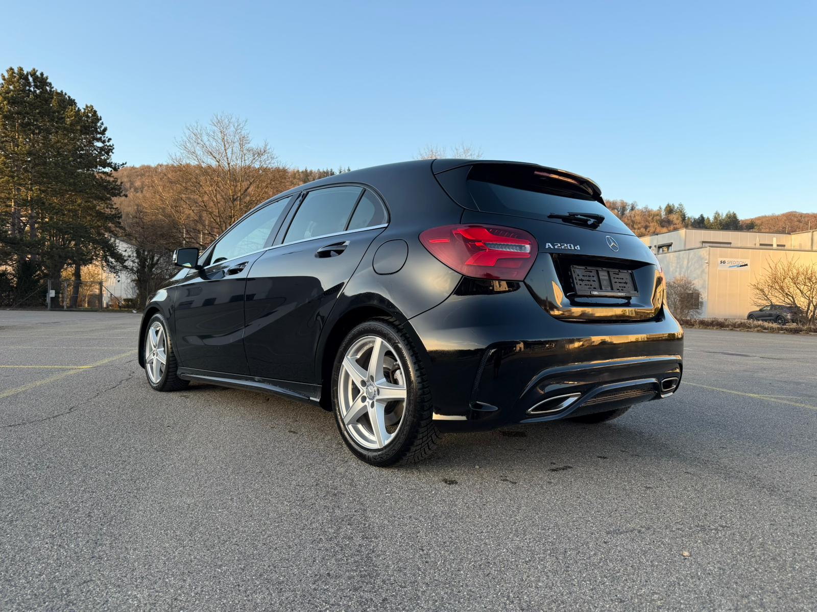 MERCEDES-BENZ A 220 d AMG Line 7G-DCT-image-1