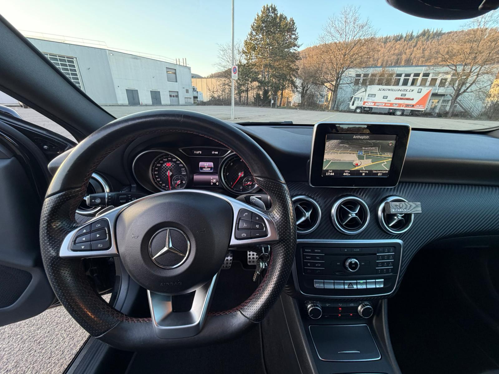 MERCEDES-BENZ A 220 d AMG Line 7G-DCT-image-6