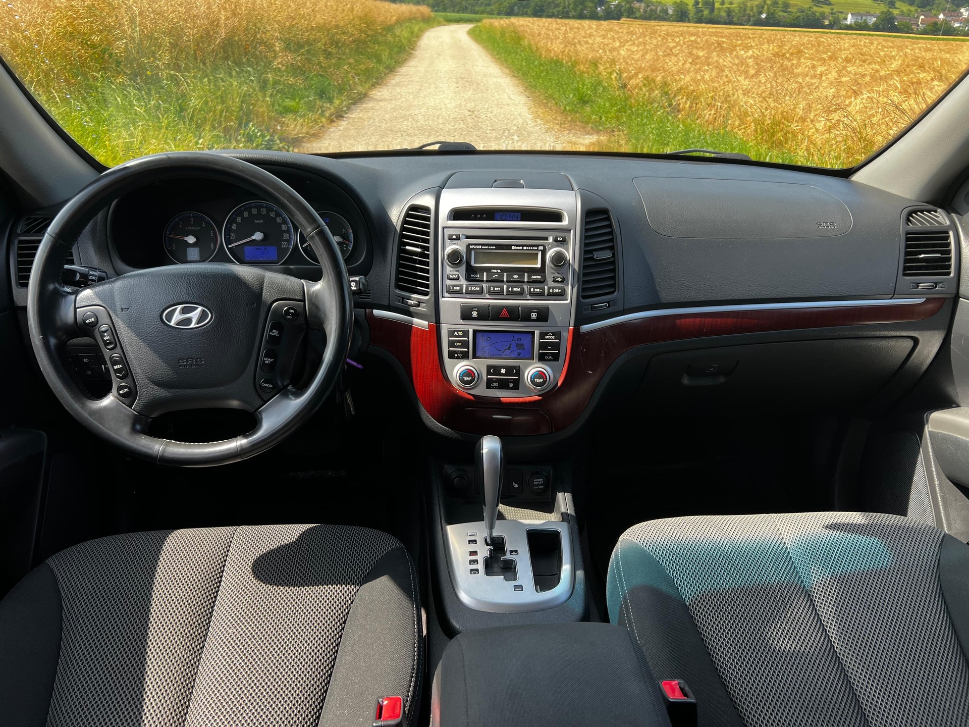 HYUNDAI Santa Fe 2.2 CRDi Premium 4WD Automatic-image-11
