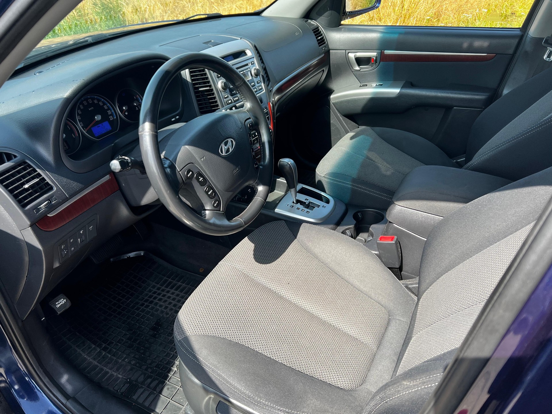 HYUNDAI Santa Fe 2.2 CRDi Premium 4WD Automatic-image-9