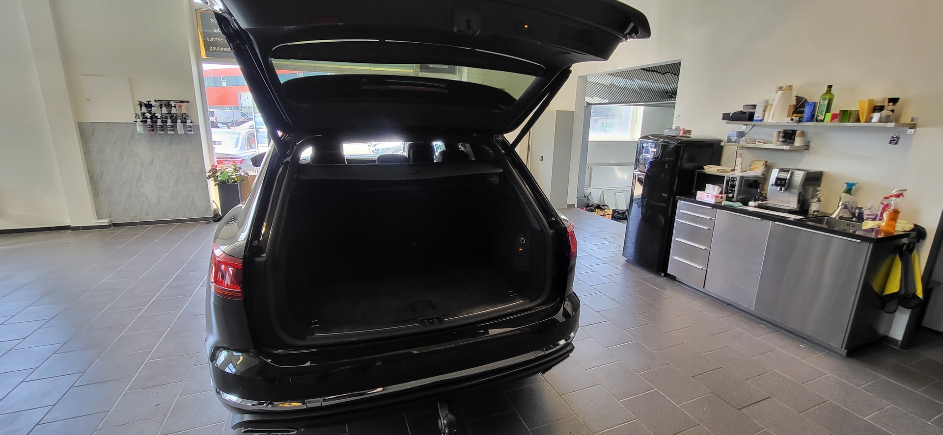 VW Touareg 3.0 TDI Atmosphere Tiptronic-image-18