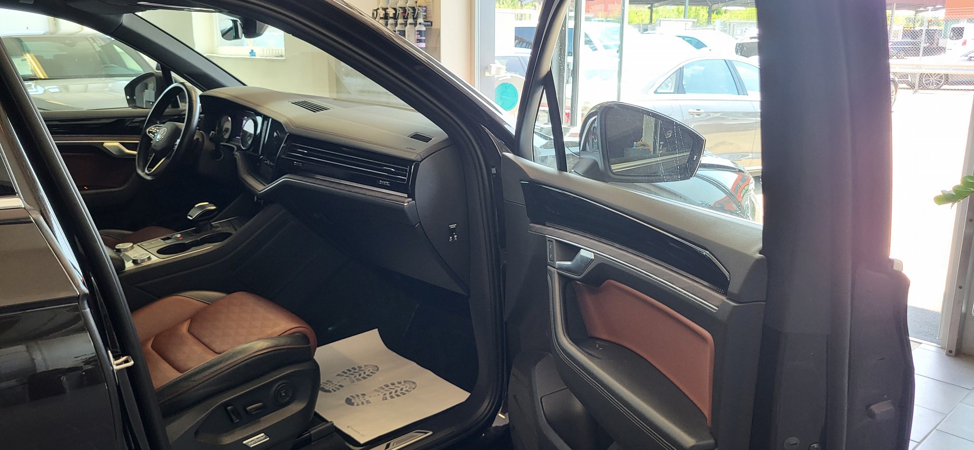 VW Touareg 3.0 TDI Atmosphere Tiptronic-image-15