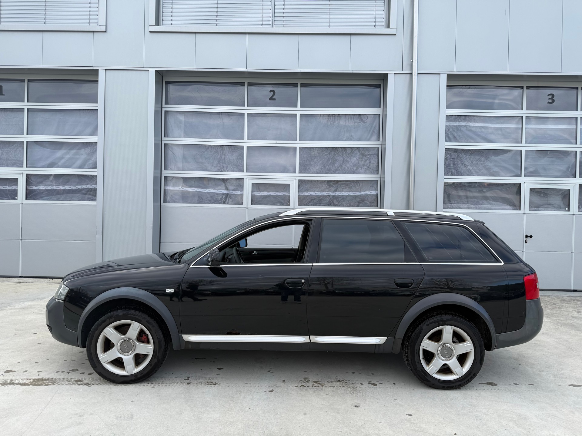 AUDI A6 allroad 2.5TDI quattro-image-2