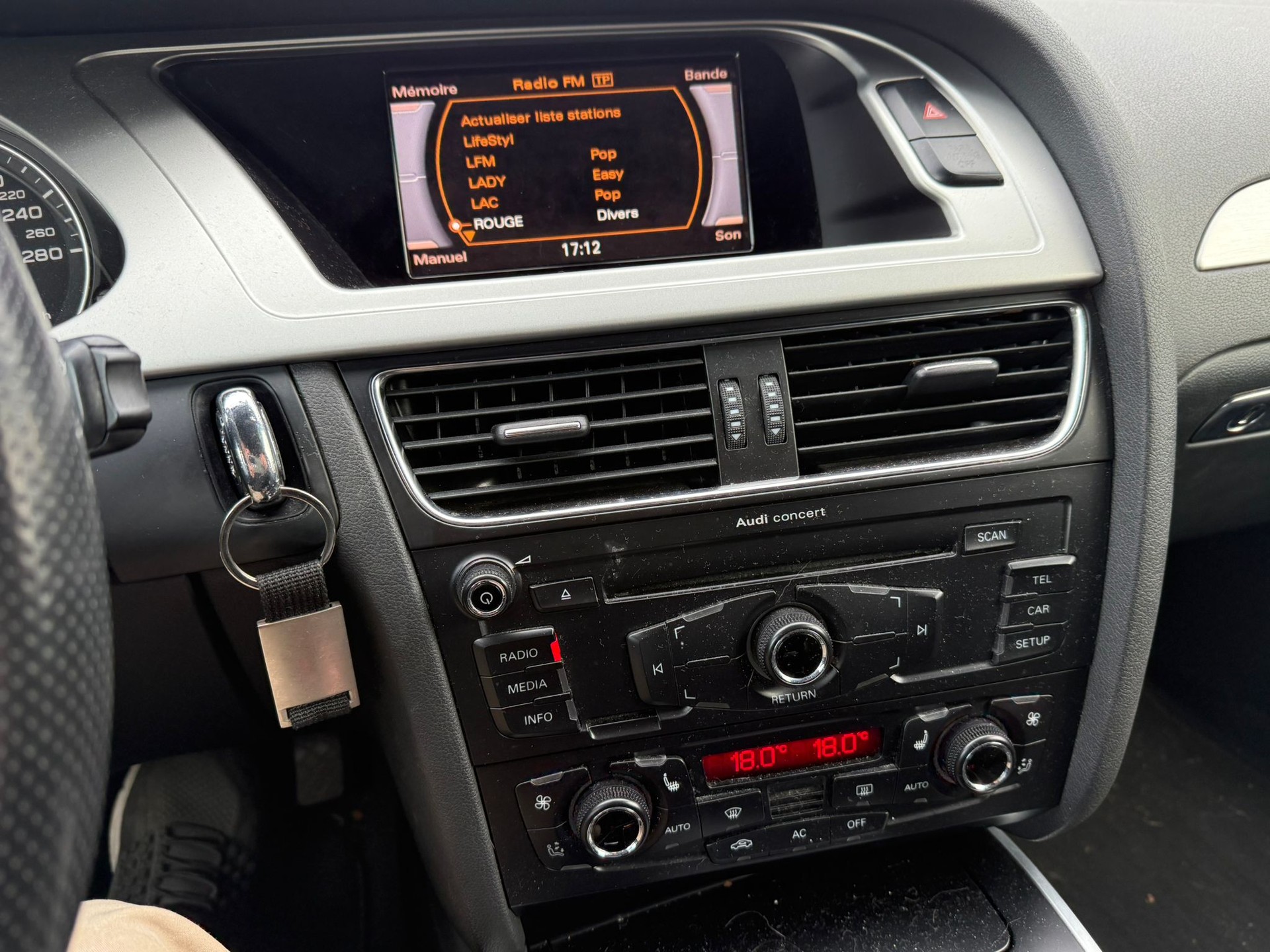AUDI A4 Avant 2.0 TFSI Style quattro S-Line-image-11