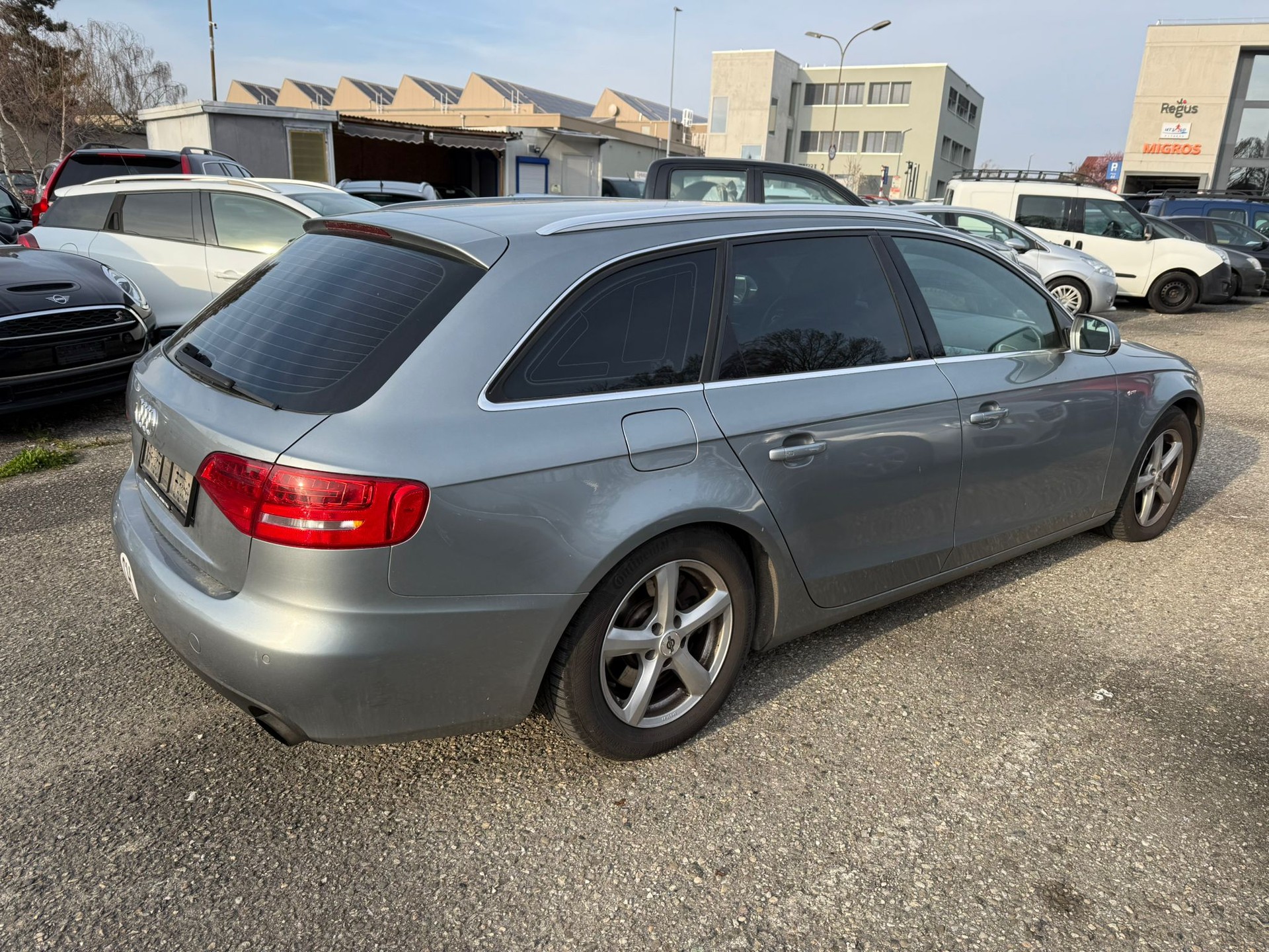 AUDI A4 Avant 2.0 TFSI Style quattro S-Line-image-2