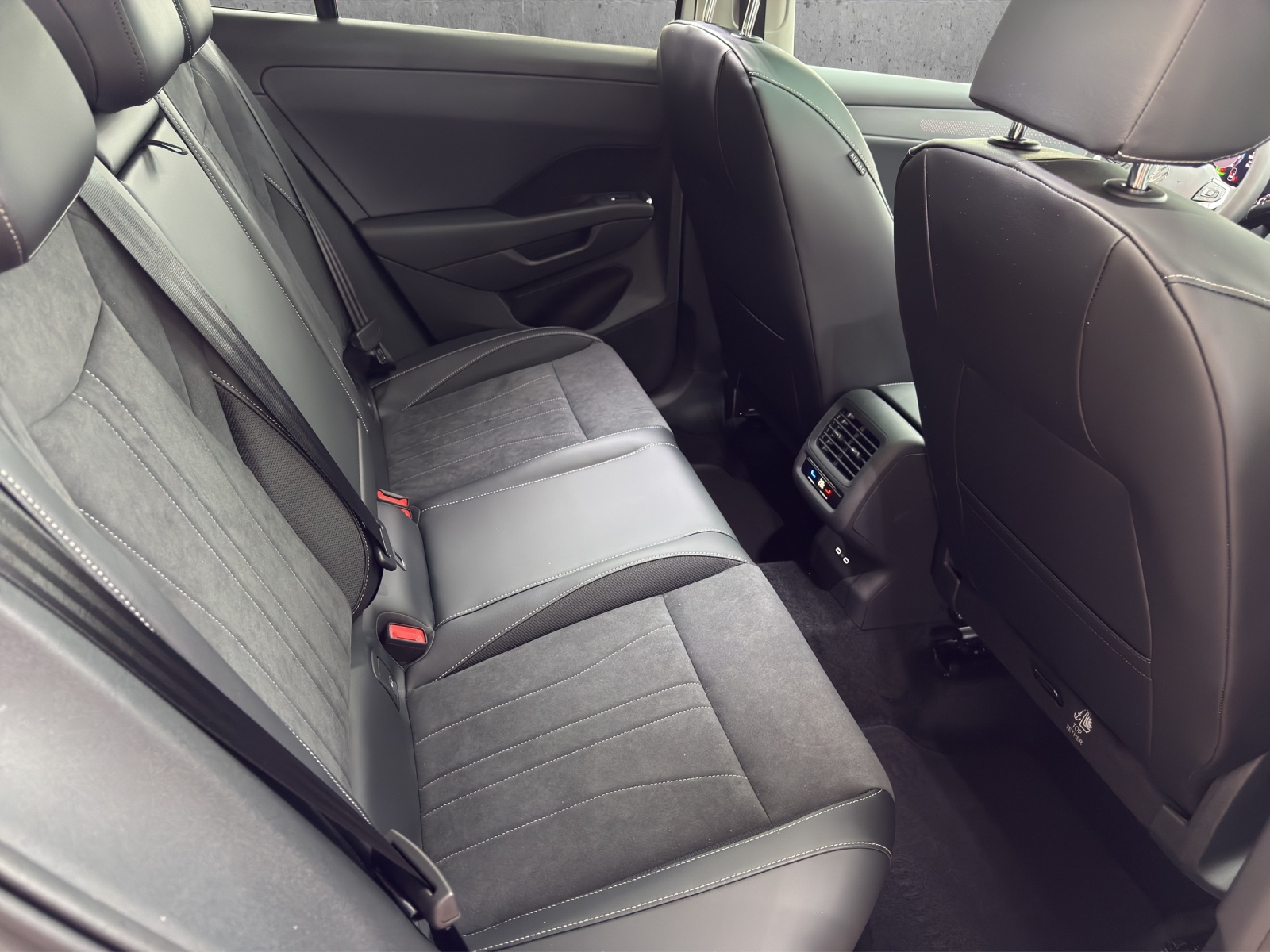 VW T-Roc 1.5 eTSI mHEV Style DSG-image-12