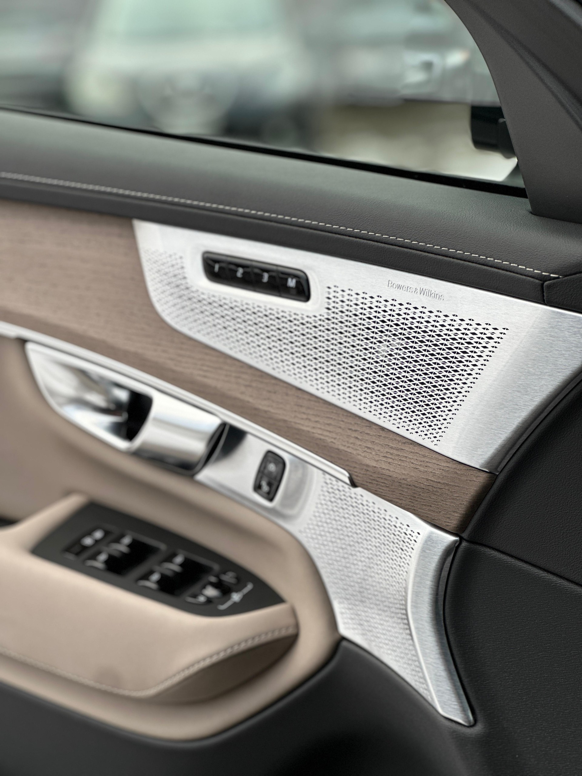 VOLVO XC90 2.0 T8 TE XCLUSIVE Edition Dark eAWD-image-14