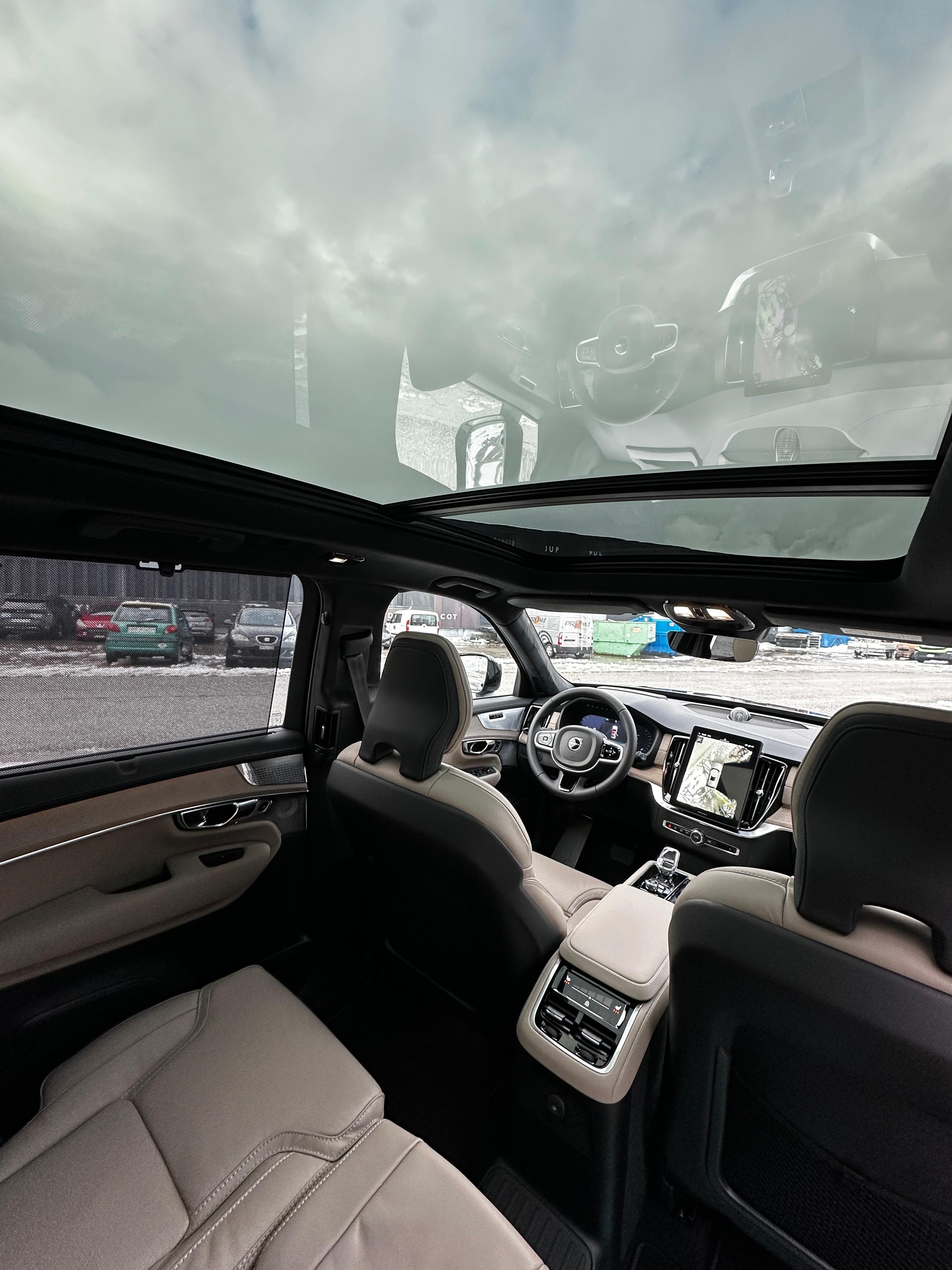 VOLVO XC90 2.0 T8 TE XCLUSIVE Edition Dark eAWD-image-17