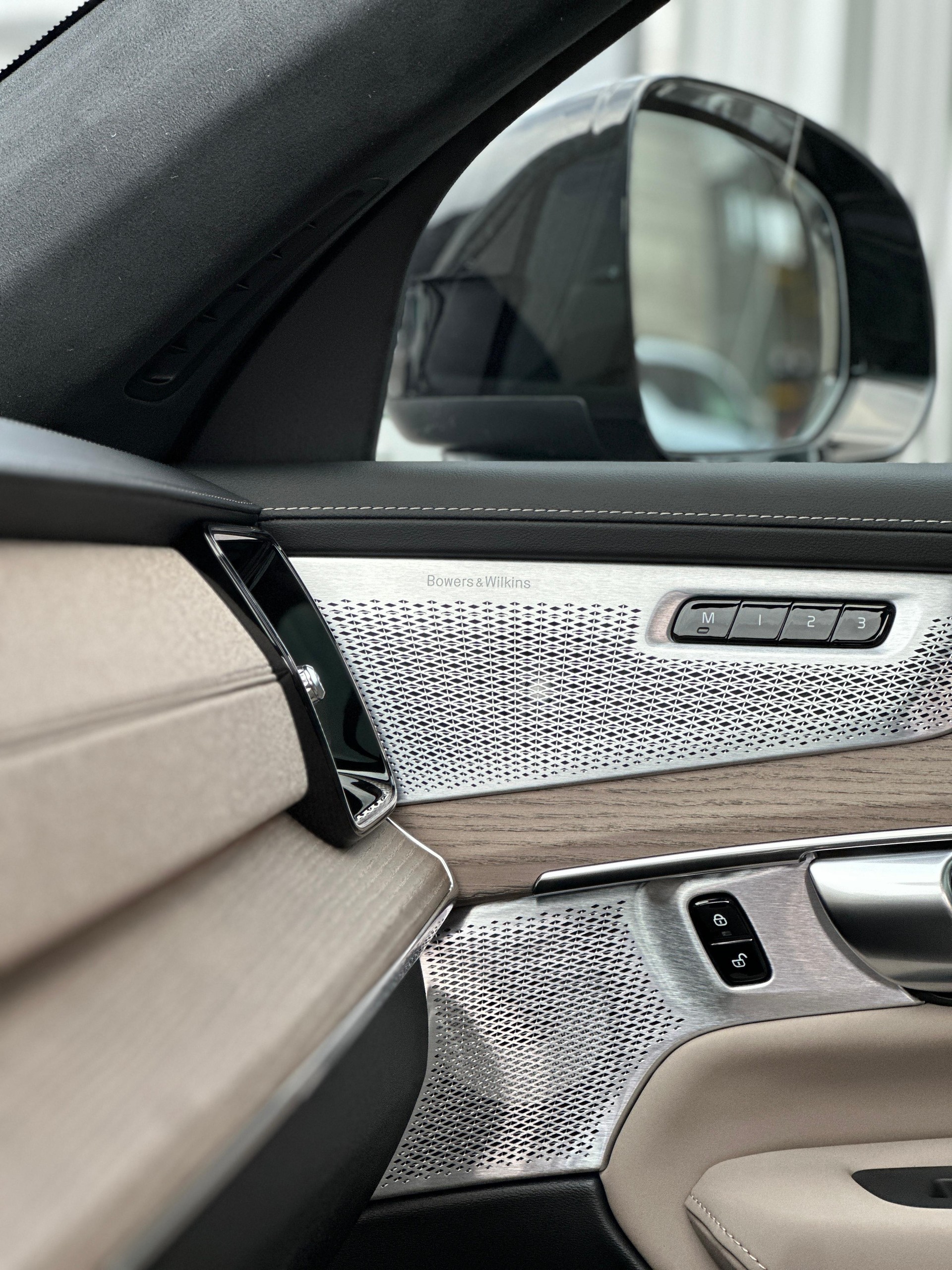 VOLVO XC90 2.0 T8 TE XCLUSIVE Edition Dark eAWD-image-15