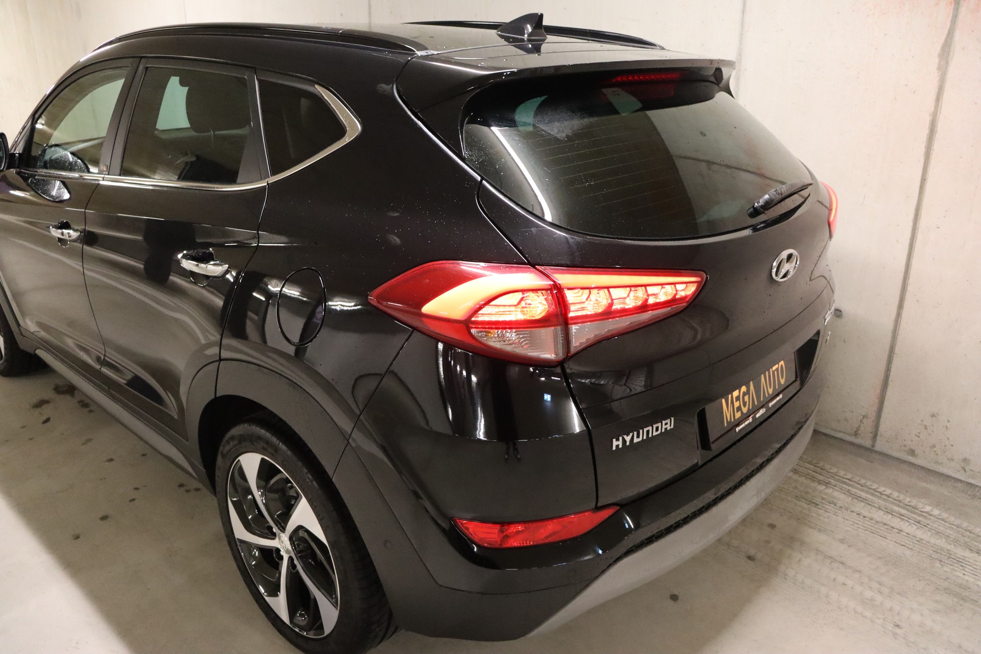HYUNDAI Tucson 2.0 CRDI Vertex 4WD Automatic-image-6
