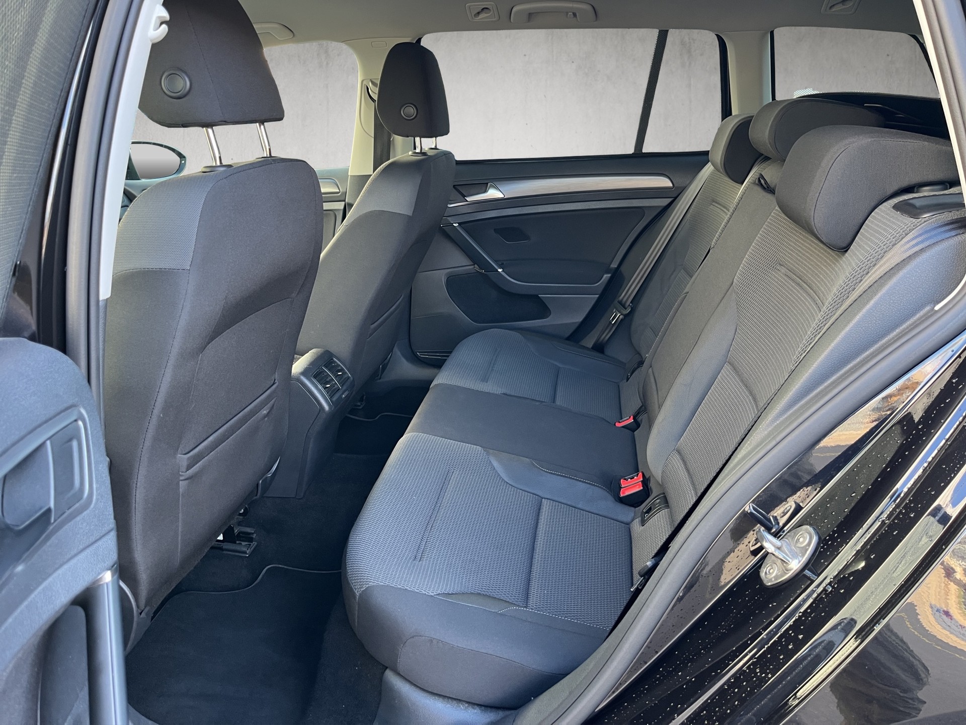 VW Golf Variant 2.0 TDI Highline 4Motion-image-10