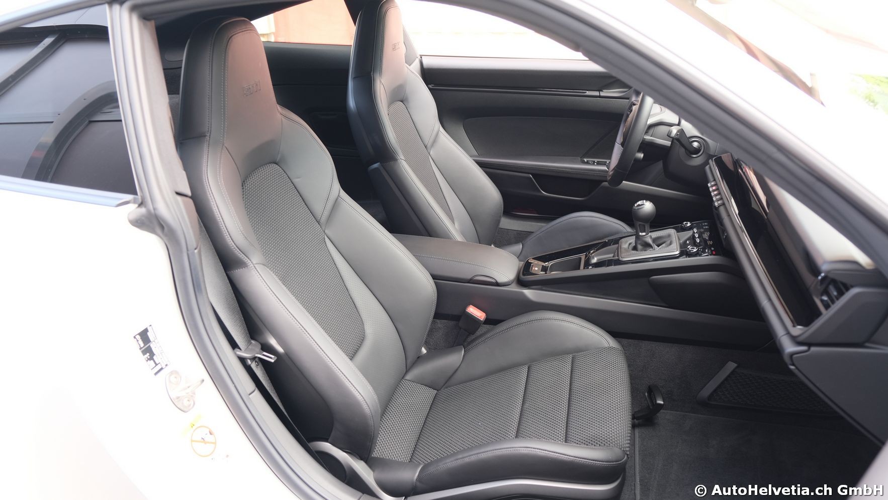 PORSCHE 911 Carrera T-image-11
