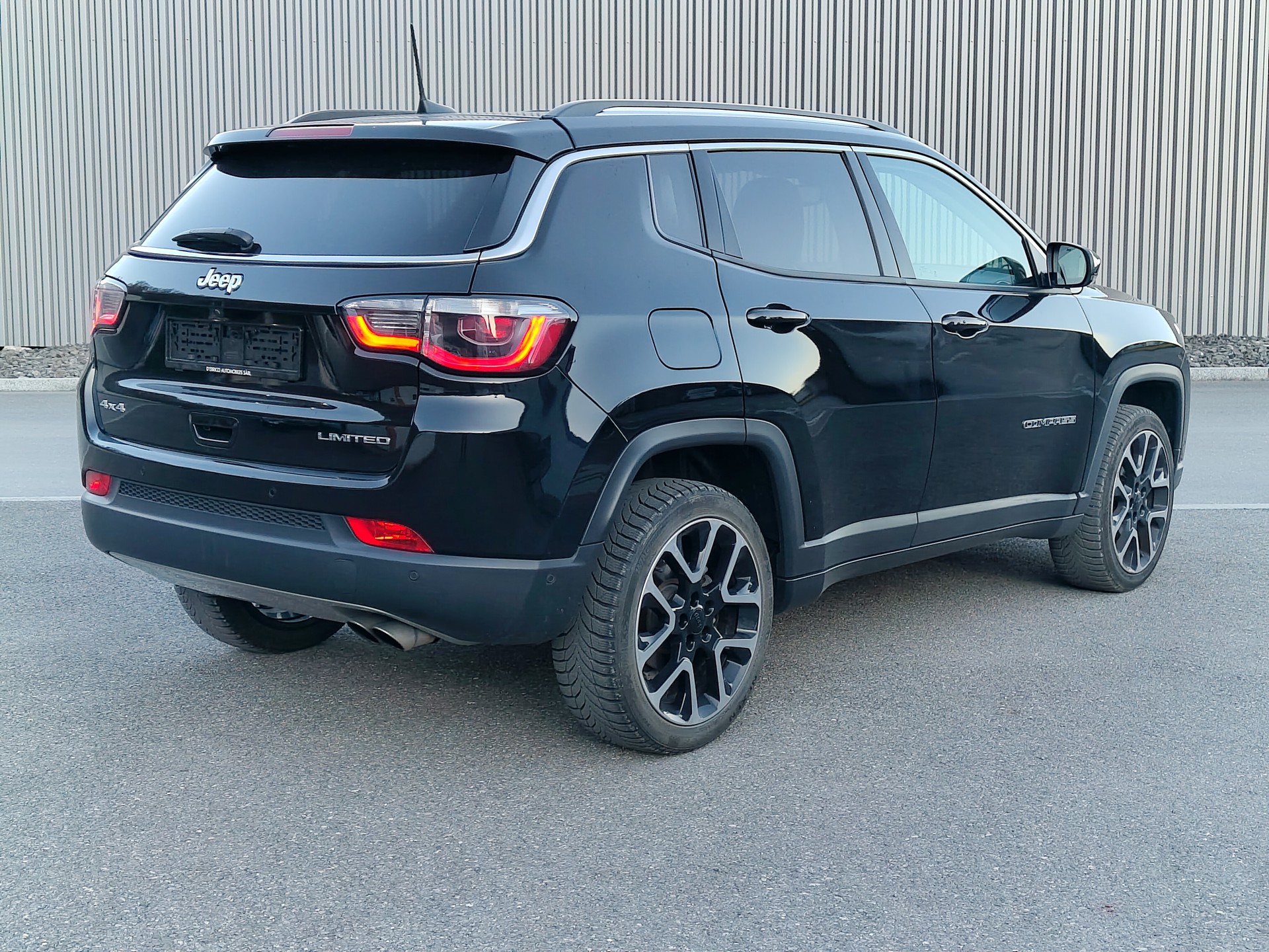 JEEP Compass 1.4 Turbo Limited AWD 9ATX-showroom-element-3
