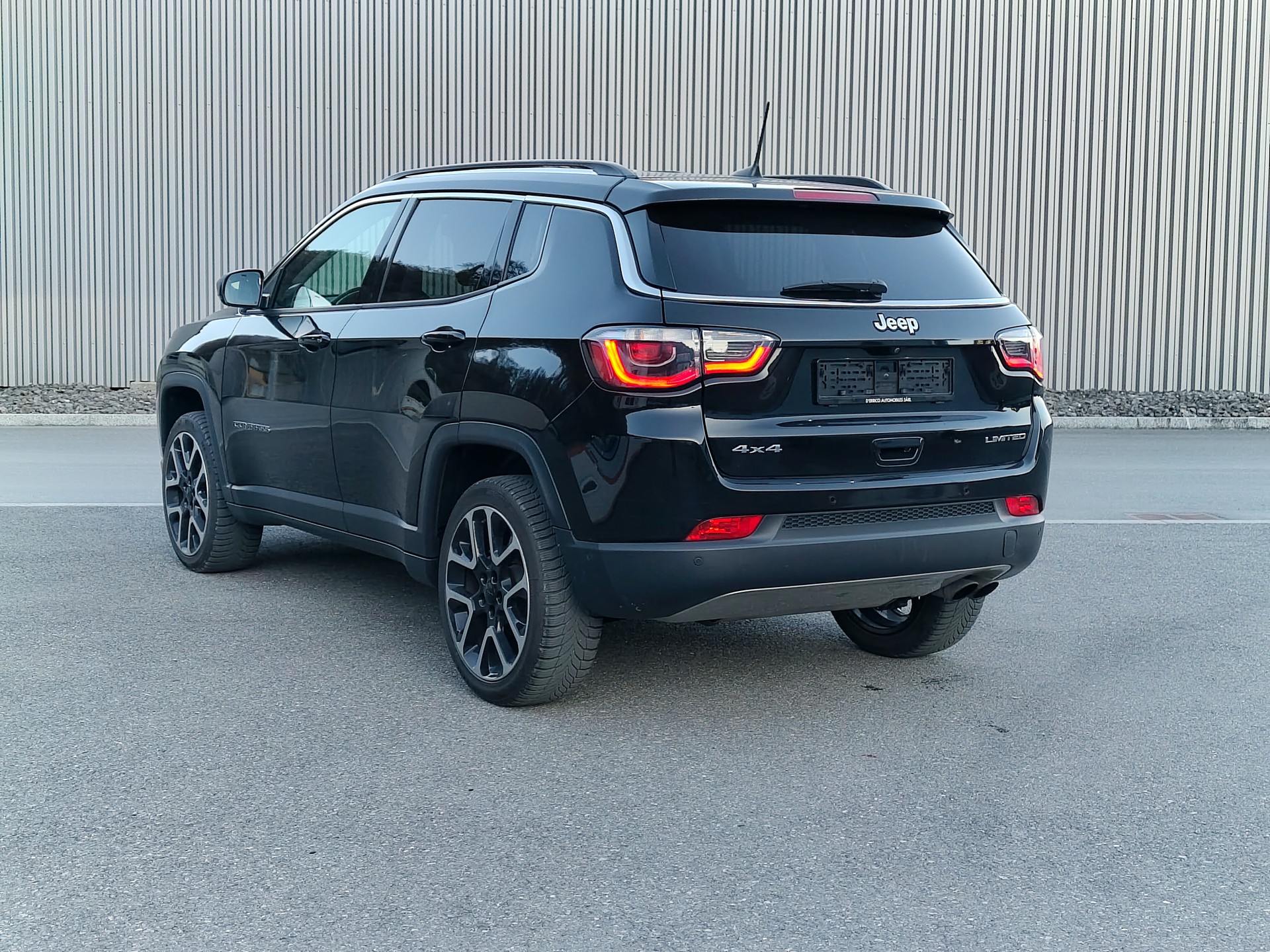 JEEP Compass 1.4 Turbo Limited AWD 9ATX-showroom-element-2