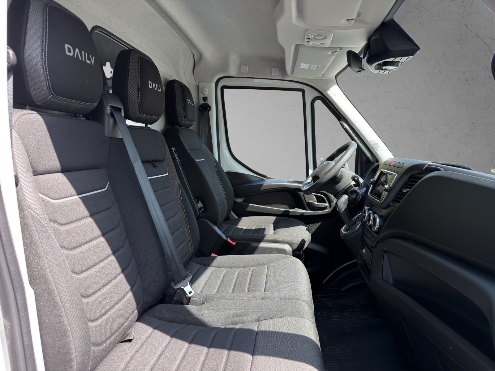 IVECO 35S14 EV-image-13