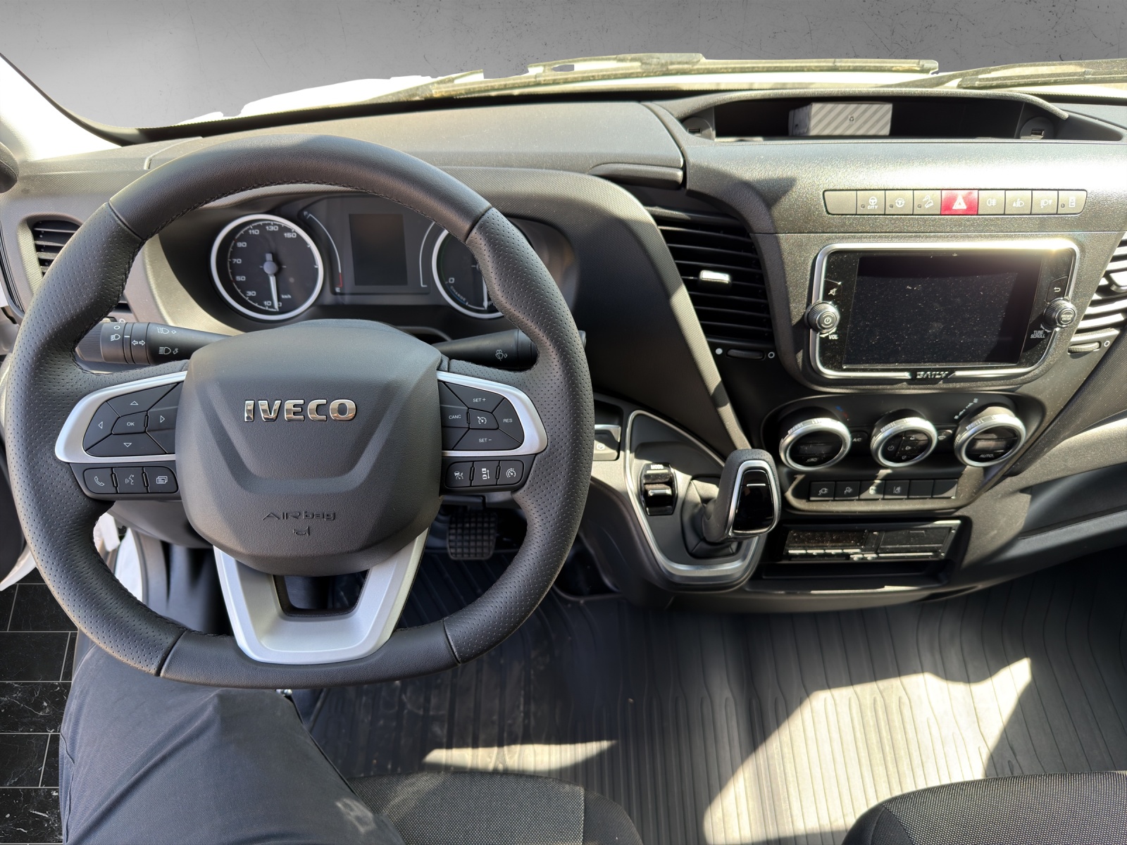 IVECO 35S14 EV-image-9