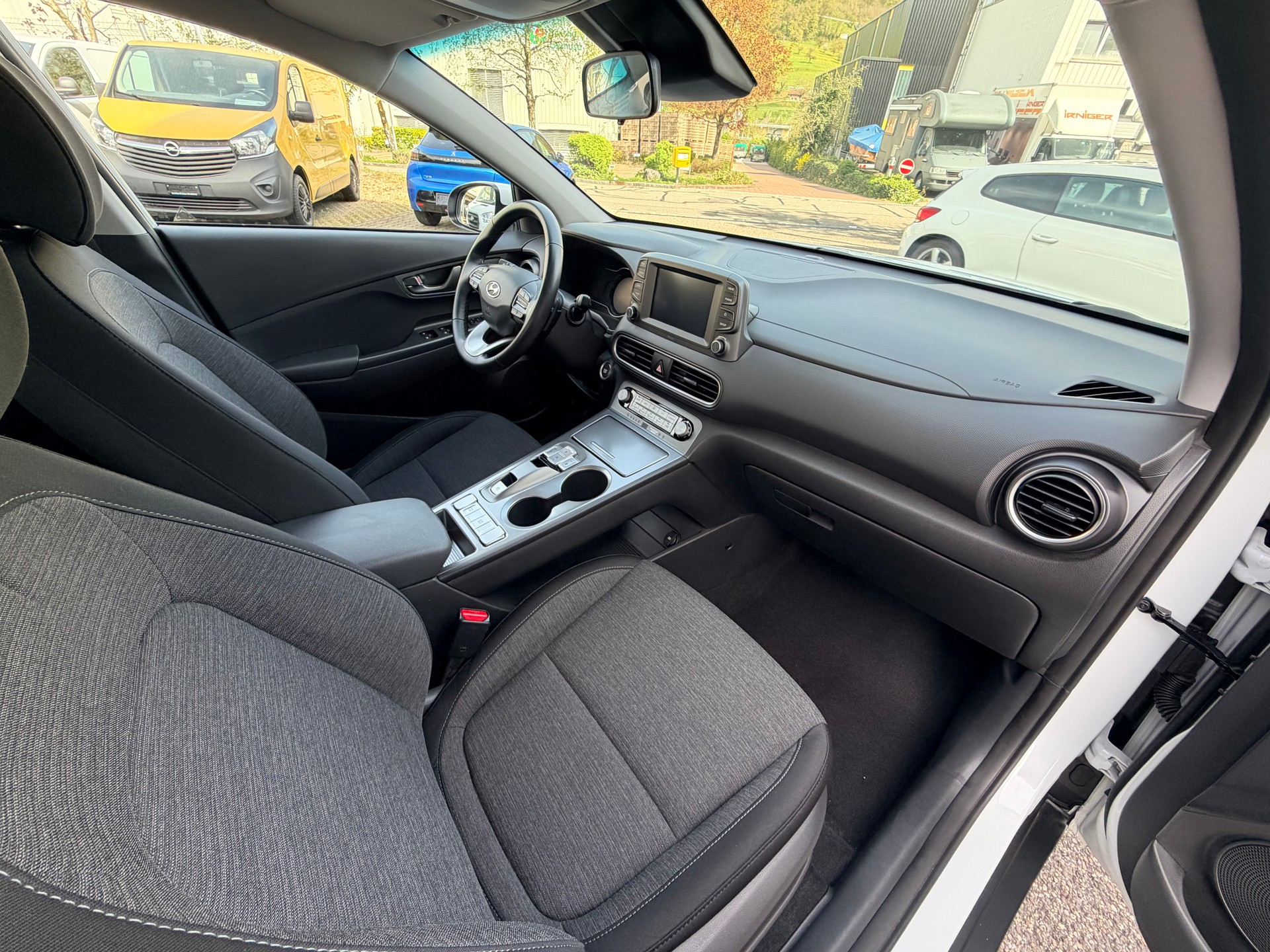 HYUNDAI Kona EV Amplia-image-9