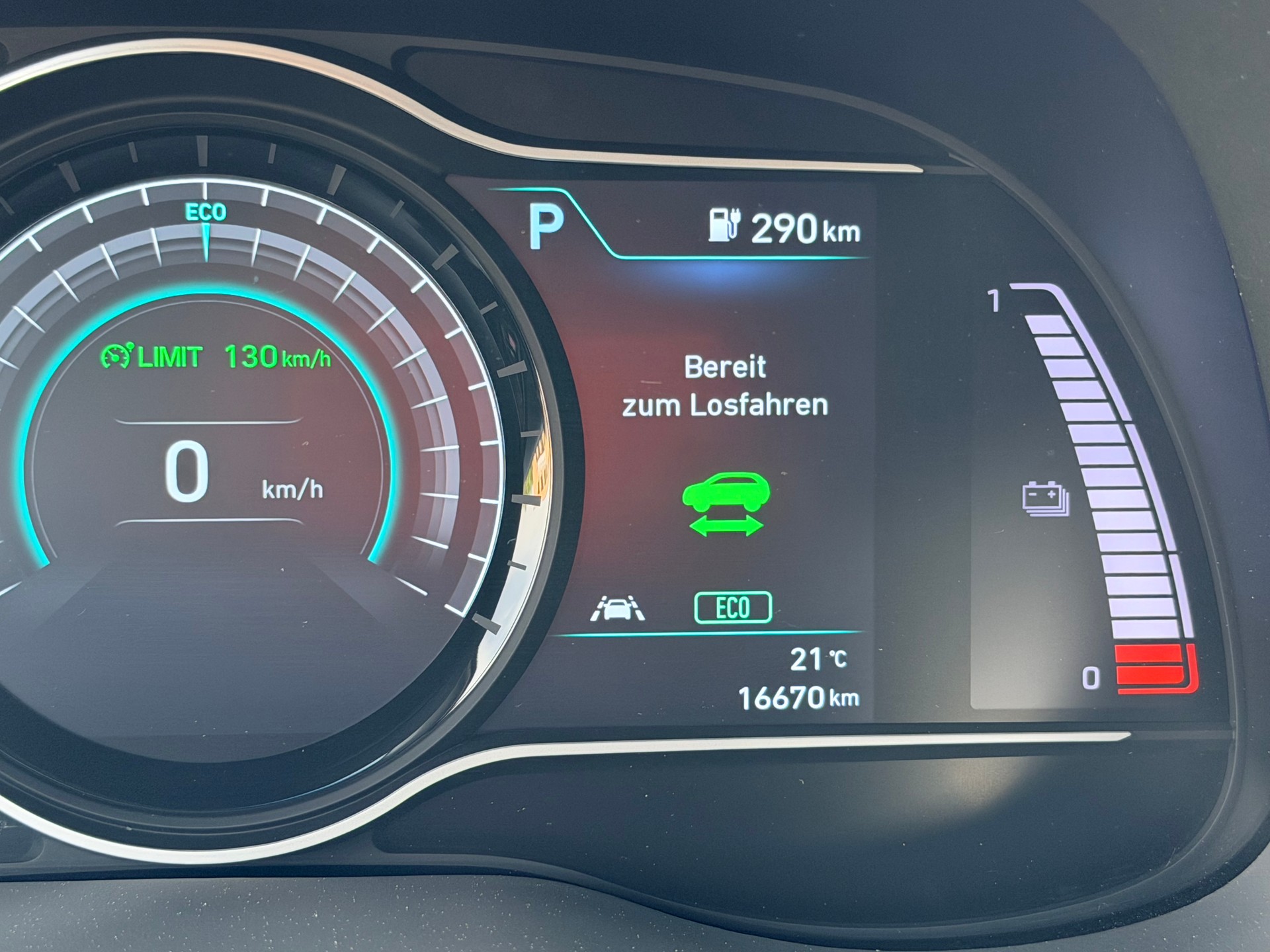 HYUNDAI Kona EV Amplia-image-12