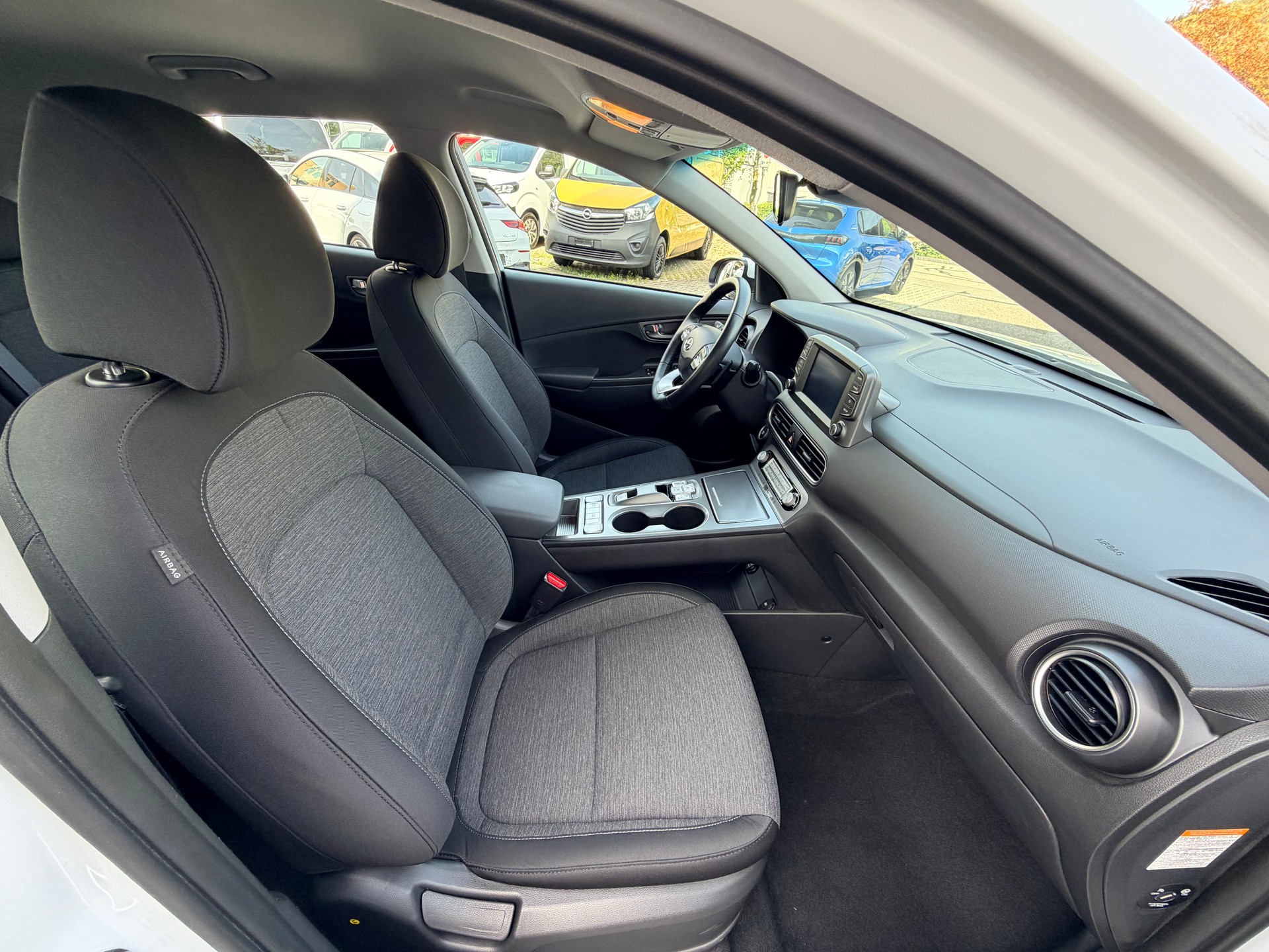 HYUNDAI Kona EV Amplia-image-8