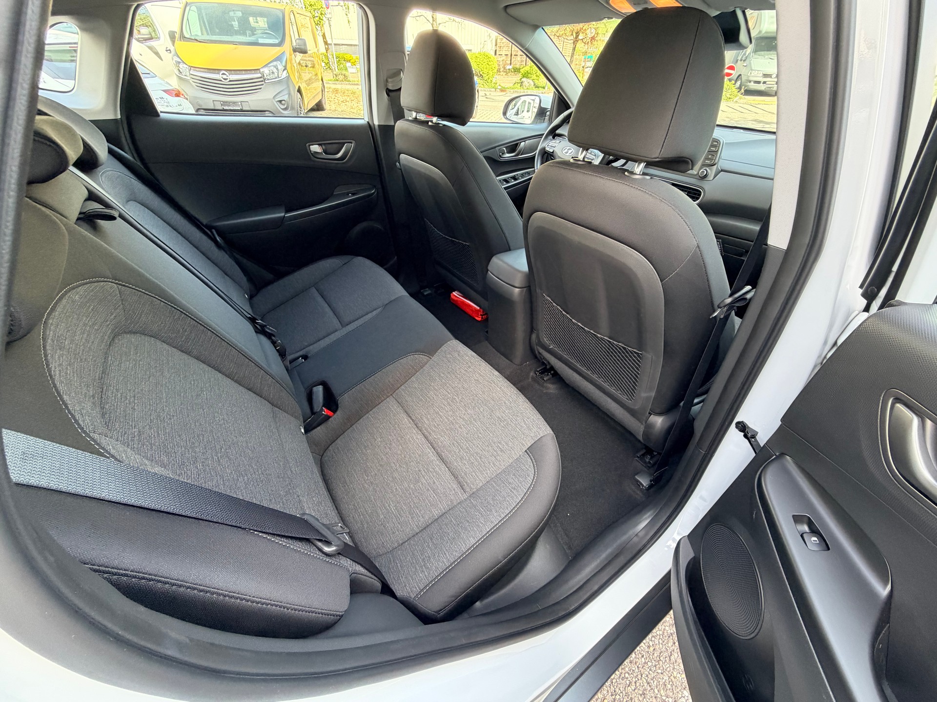 HYUNDAI Kona EV Amplia-image-10