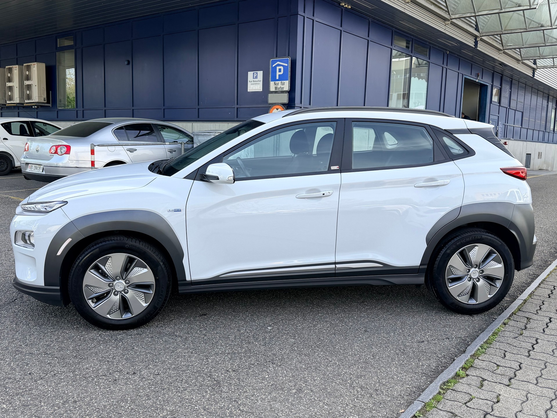 HYUNDAI Kona EV Amplia-image-5