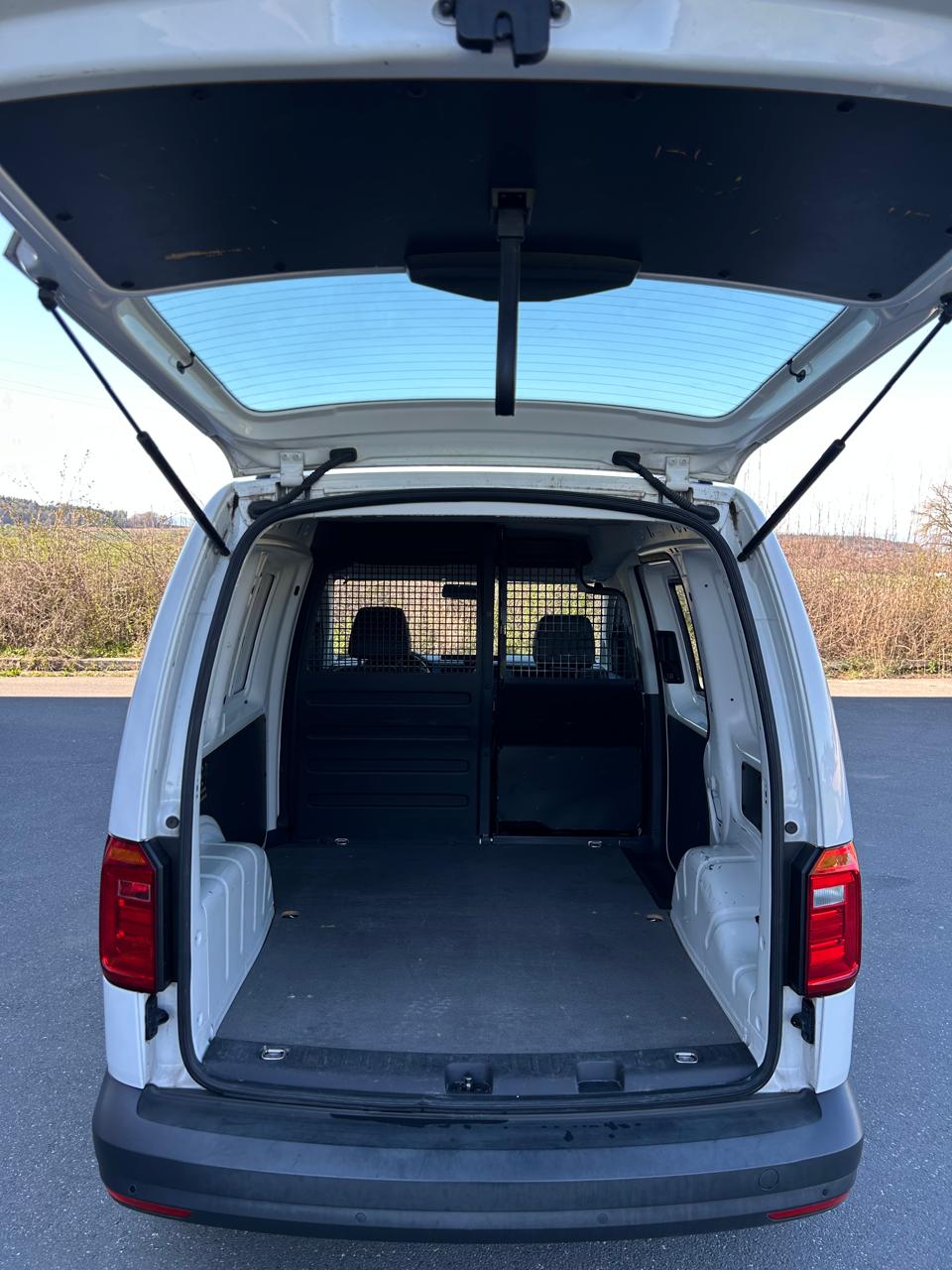 VW CADDY-image-12