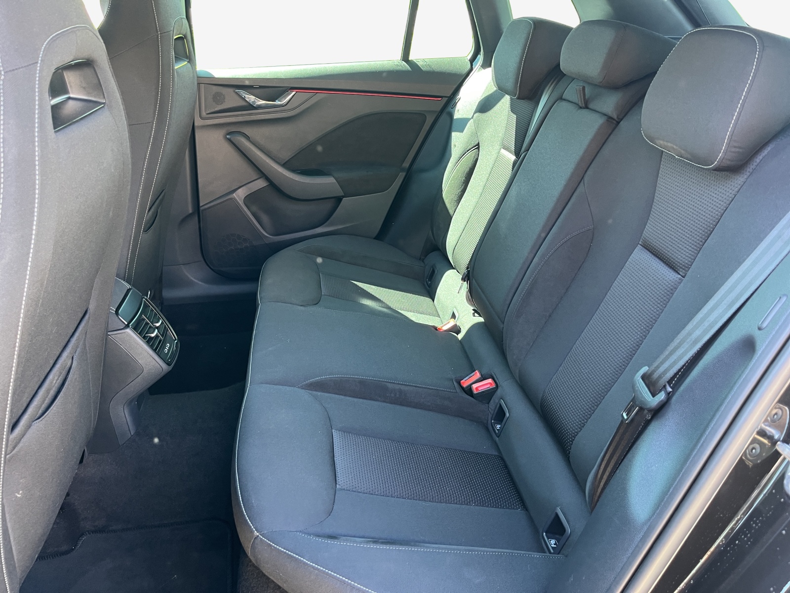 SKODA Kamiq 1.0 TSI Monte Carlo DSG-image-11