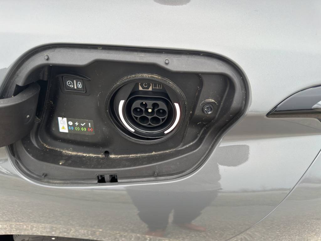 PEUGEOT 308 e GT 54kWh-image-9