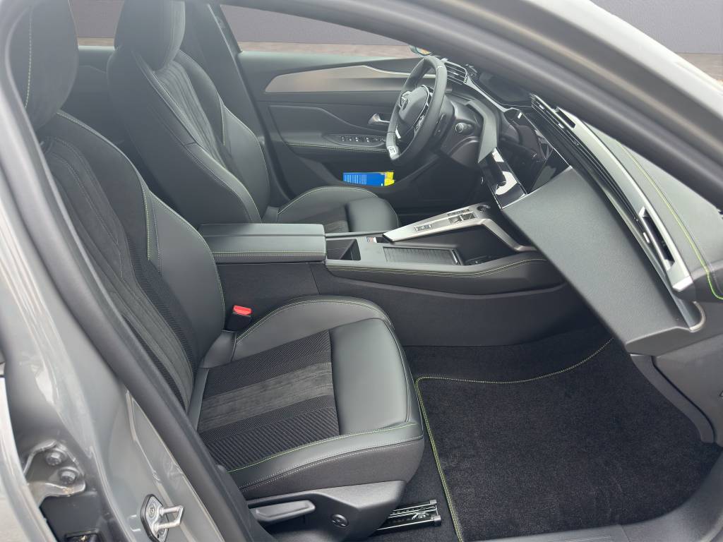 PEUGEOT 308 e GT 54kWh-image-11