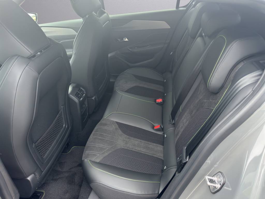 PEUGEOT 308 e GT 54kWh-image-8