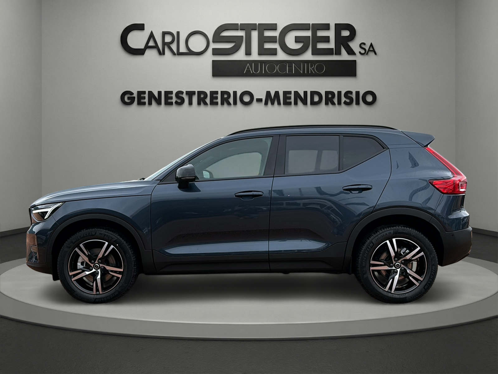 VOLVO XC40 B3 Benzin Mild Hybrid Plus Dark DCT-image-3