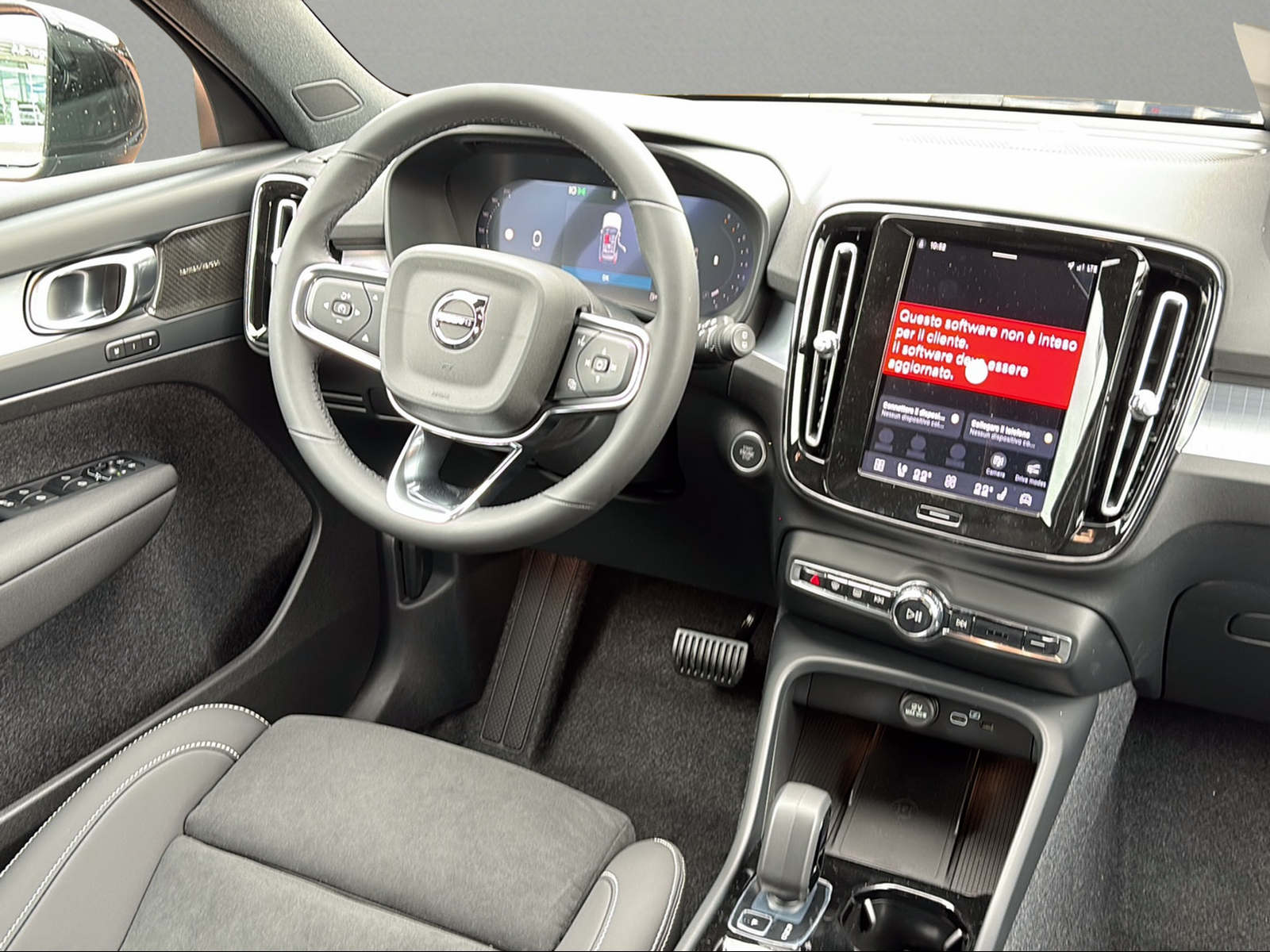 VOLVO XC40 B3 Benzin Mild Hybrid Plus Dark DCT-image-12
