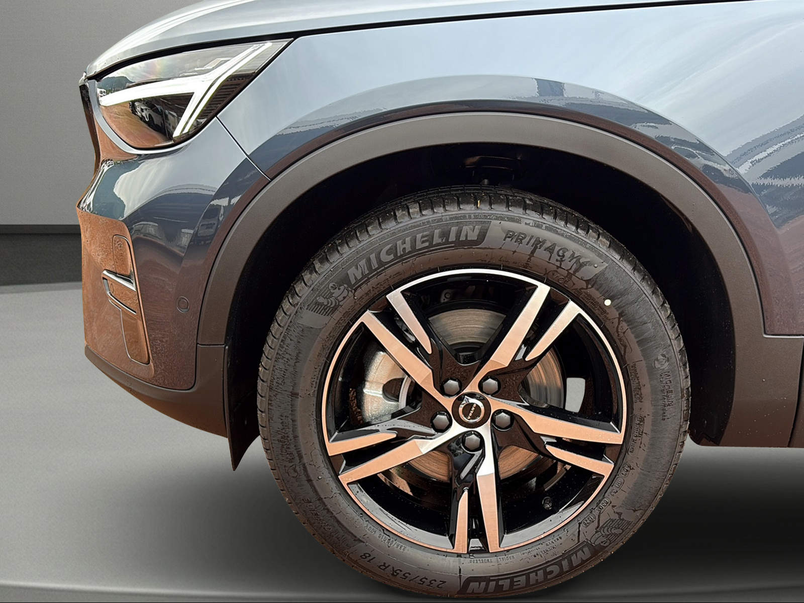 VOLVO XC40 B3 Benzin Mild Hybrid Plus Dark DCT-image-2