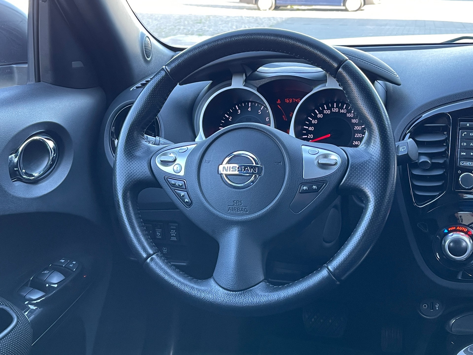NISSAN Juke 1.6 DIG-T tekna 17'' 4x4 Xtronic M-CVT-image-8