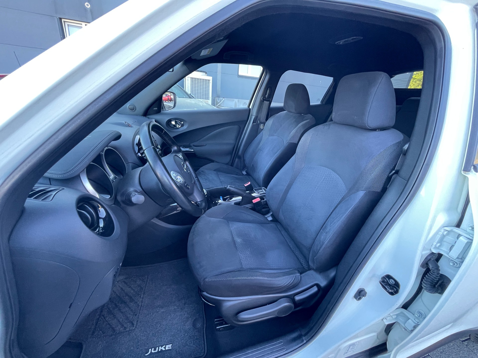 NISSAN Juke 1.6 DIG-T tekna 17'' 4x4 Xtronic M-CVT-image-12