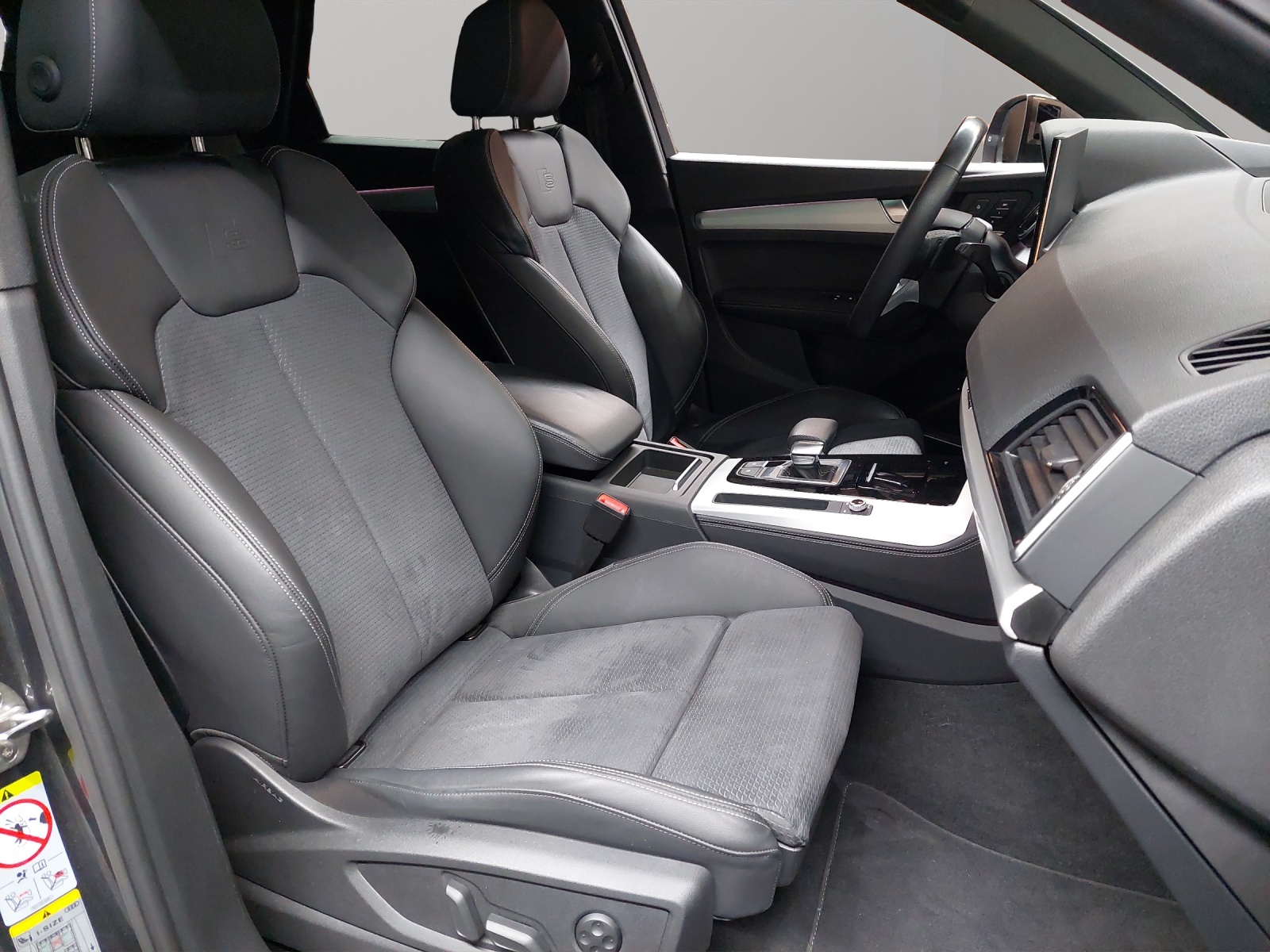 AUDI Q5 45 TFSI S-line quattro S-tronic-image-8